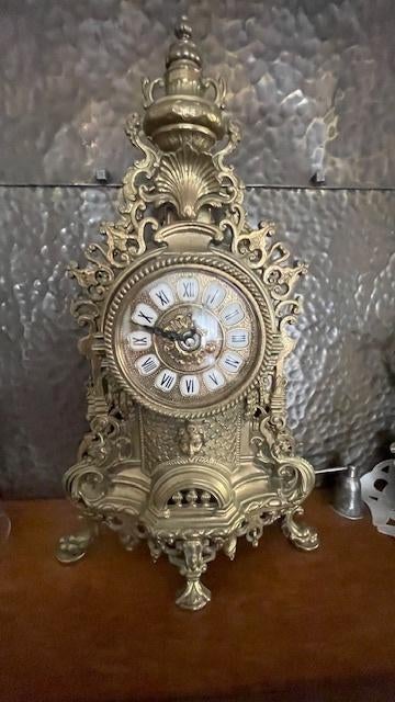 Antieke Drieluik schouwgarnituur, Enlèvement