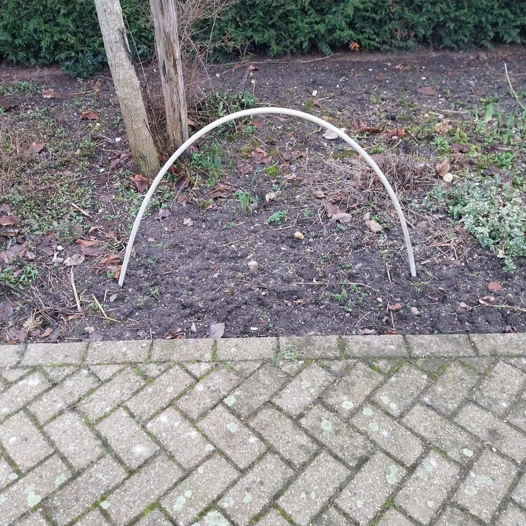 Bogen voor aardbeitunnels. 0ngeveer een 200tal, Ophalen