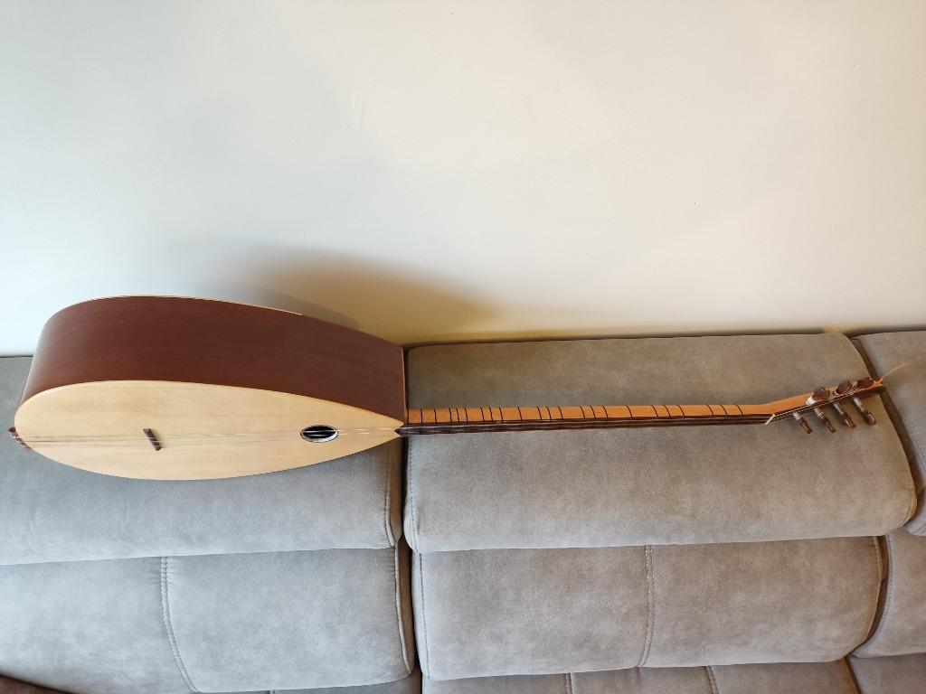 Chez Divan Baglama, saz., Enlèvement, Neuf