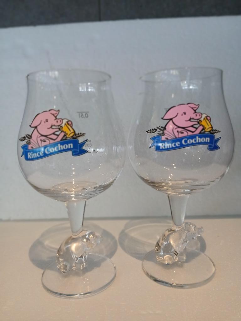 Deux verres sur pied RINCE COCHON en parfait état, Collections, Enlèvement ou Envoi, Comme neuf, Verre ou Verres, Autres marques