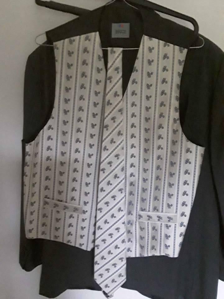 Costume 4 pièces (veste + pantalon + gilet + cravate), Enlèvement ou Envoi, Porté