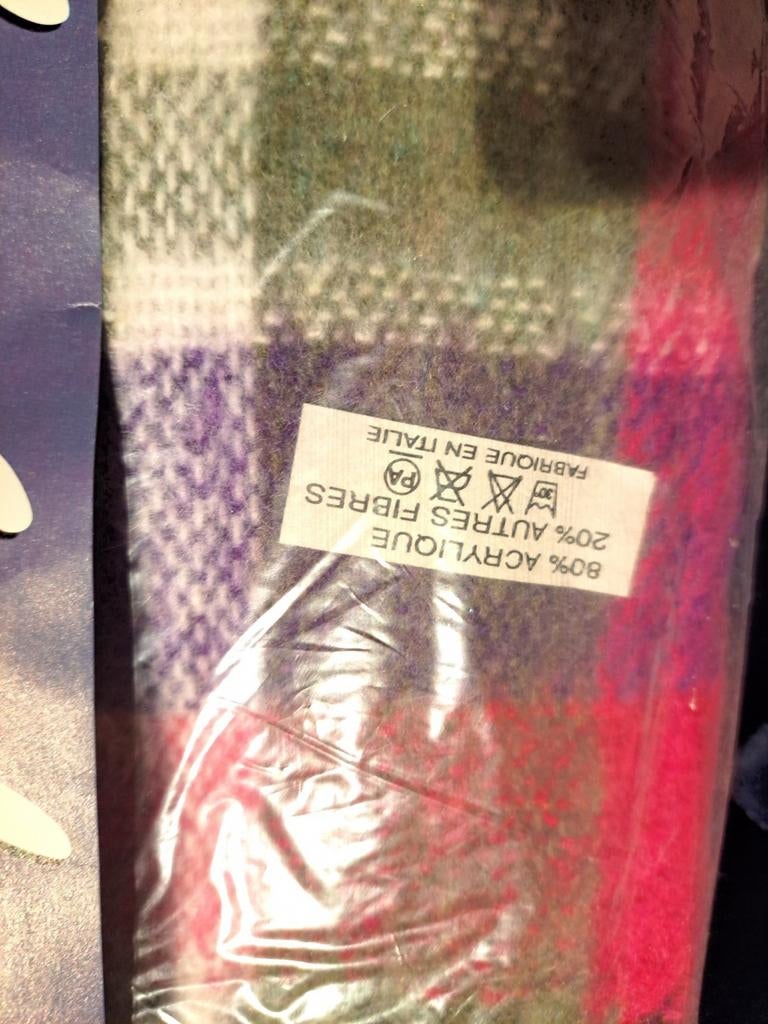 Plaid neuf, pas sorti de la boîte, couverture en polypropylè, Maison & Meubles, Accessoires pour la Maison | Plaids & Couvertures