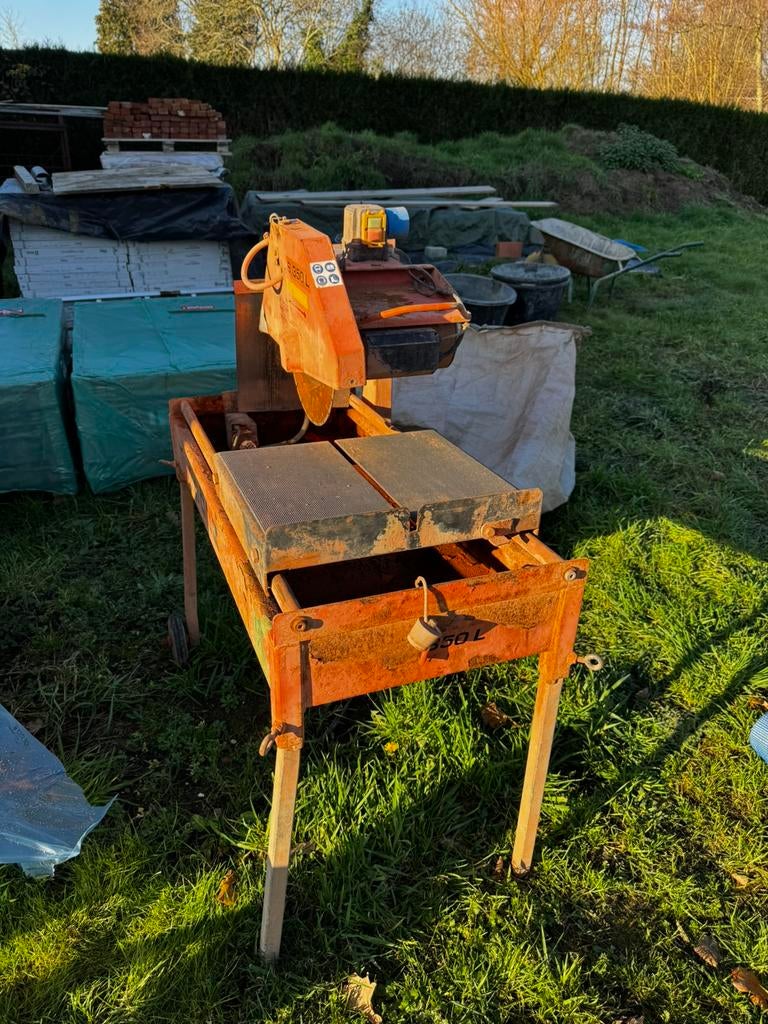 Steen tafelzaag op water, Doe-het-zelf en Bouw, Gereedschap | Overige machines, Gebruikt, Ophalen
