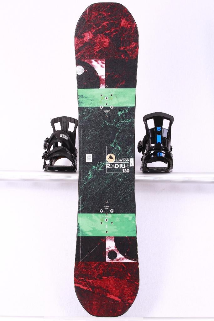 Snowboard 130 BURTON RADIUS pour enfants, noir/rouge, Enlèvement ou Envoi, Utilisé, Fixations