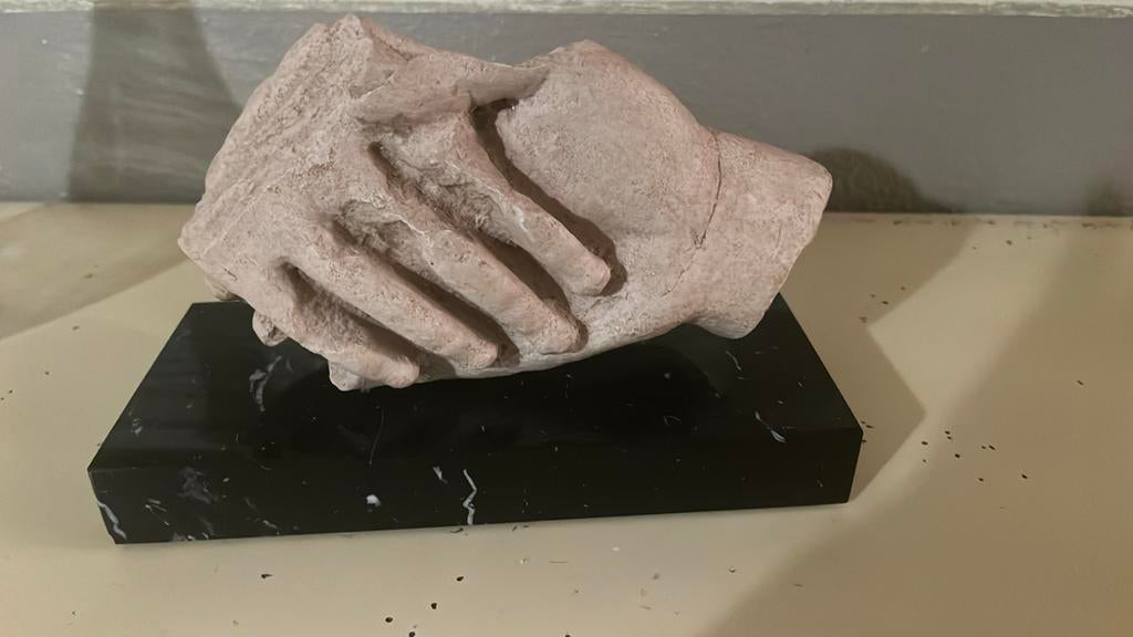 Sculpture main signiez sur marbre, Enlèvement, Comme neuf