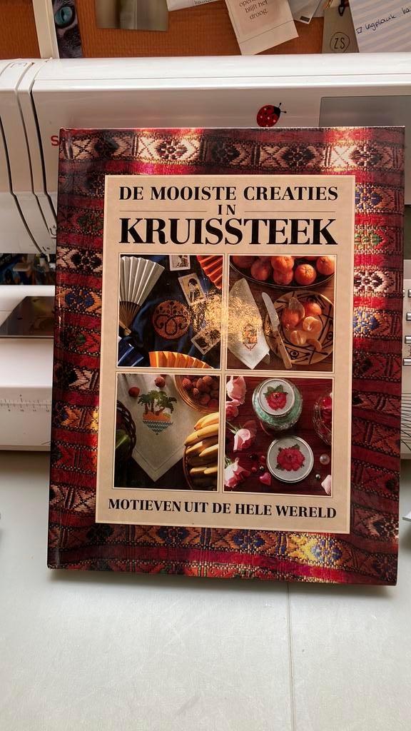 Les plus belles créations au point de croix, Hobby & Loisirs créatifs, Broderie & Machines à broder, Utilisé, Patron, Enlèvement ou Envoi