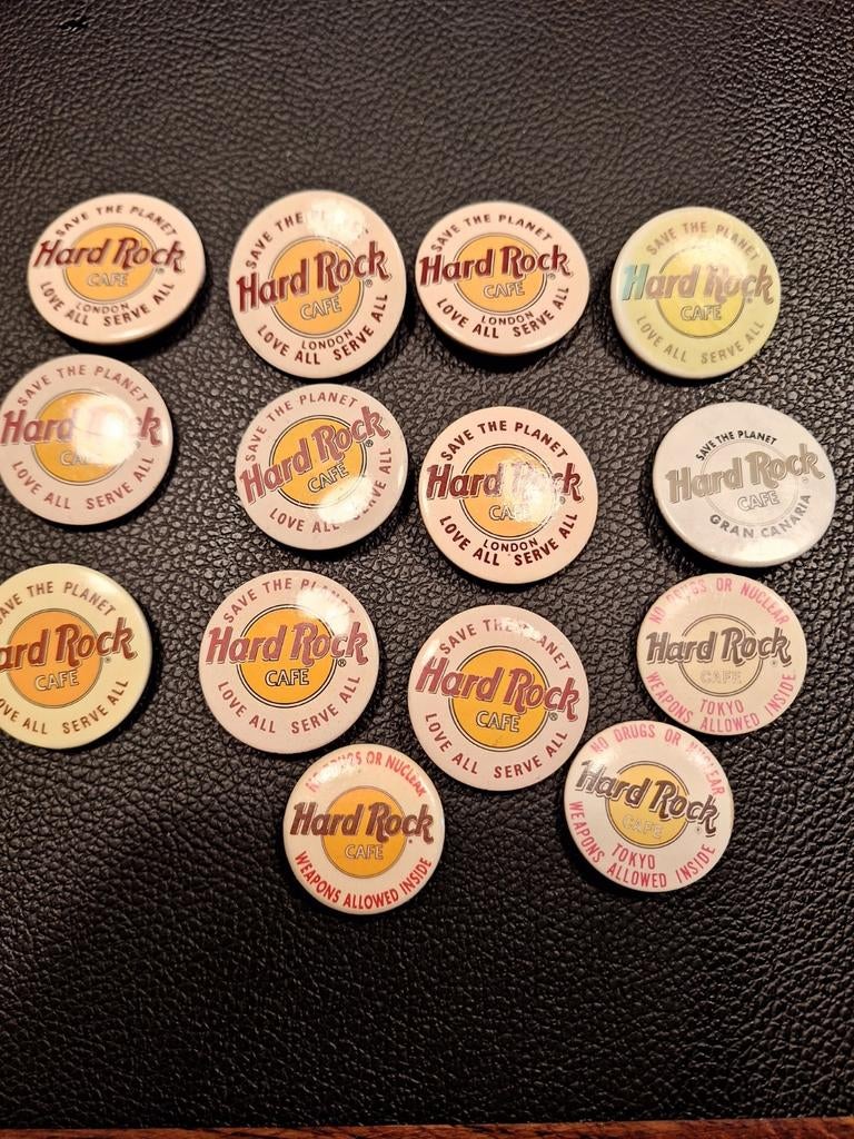 Hard Rock cafe buttons, Ophalen of Verzenden