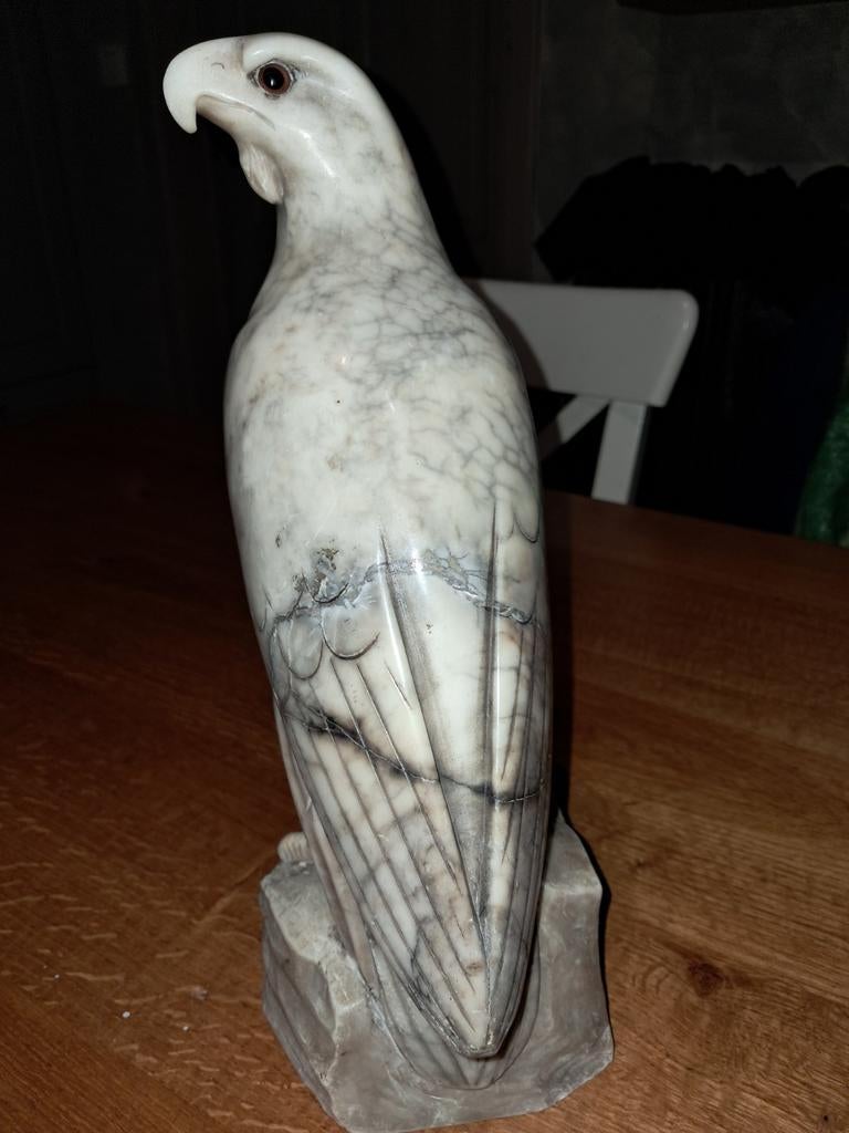 Faucon en marbre/albâtre, Enlèvement ou Envoi