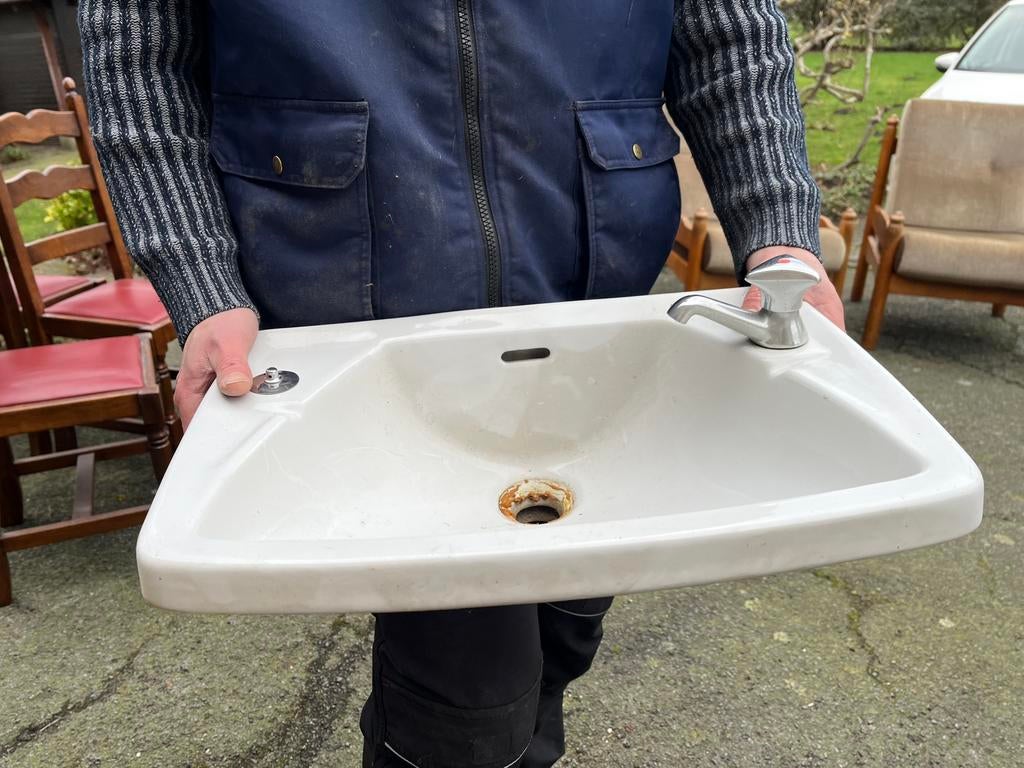 Gratis Lavabo met kraan, Ophalen