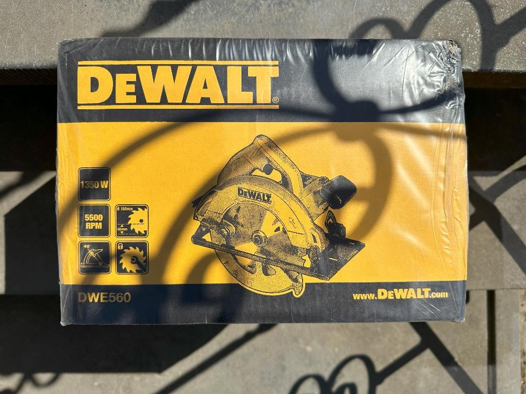 Scie circulaire compacte DeWalt DWE560 65 mm DOC 184 mm NOUV, Bricolage & Construction, Neuf, 1200 watts ou plus, 30 à 70 mm, Enlèvement