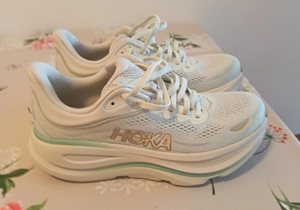 chaussures de course Hoka Bondi 9 de couleur verte clair, Sports & Fitness, Course, Jogging & Athlétisme, Neuf, Chaussures de course à pied