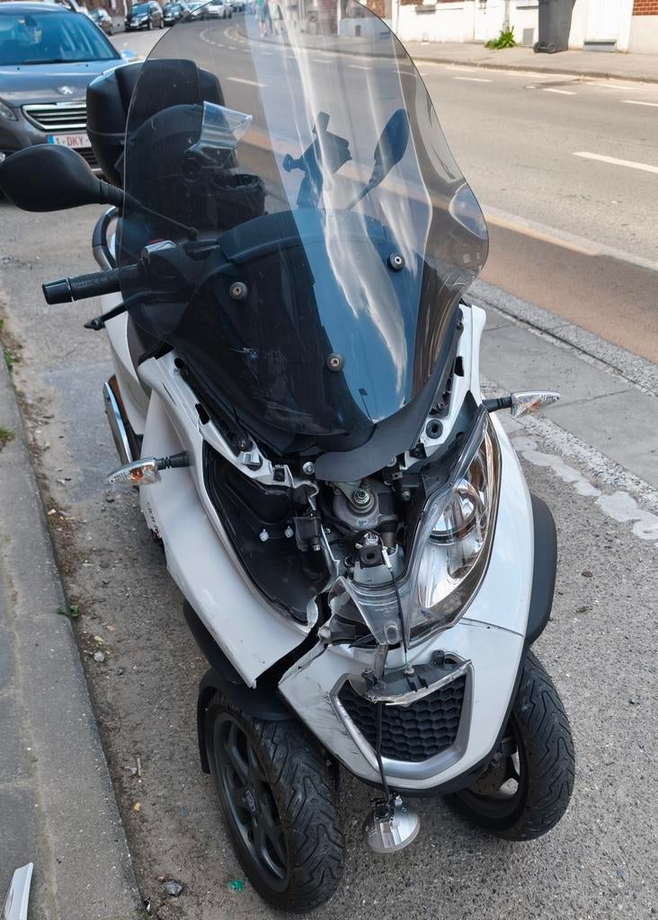 Mp3 500 Piaggio accidenté, Particulier, Scooter