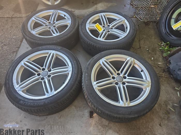 Sportvelgenset + banden van een Audi Q5, Auto-onderdelen, Banden en Velgen, Gebruikt, -, -, 3 maanden garantie