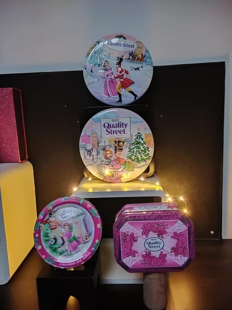 4 magnifiques boîtes (vides) Quality Street Christmas en édi, Collections, Enlèvement ou Envoi, Comme neuf