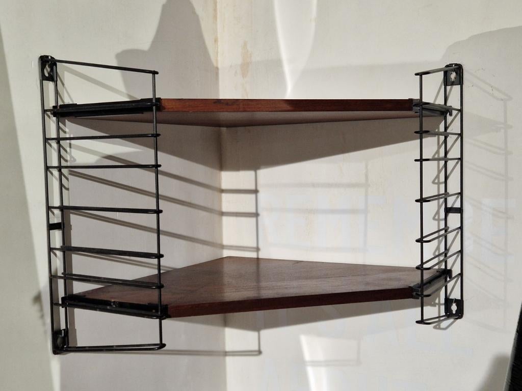 Tomado houten hoek wandrek Adriaan Dekker , boekenrek, Ophalen of Verzenden, Zo goed als nieuw