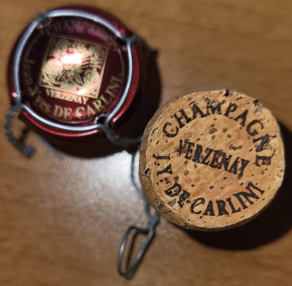 Capsule & bouchon Champagne DE CARLINI bordeaux & or nr.08, Verzamelen, Ophalen of Verzenden, Nieuw, Frankrijk, Champagne