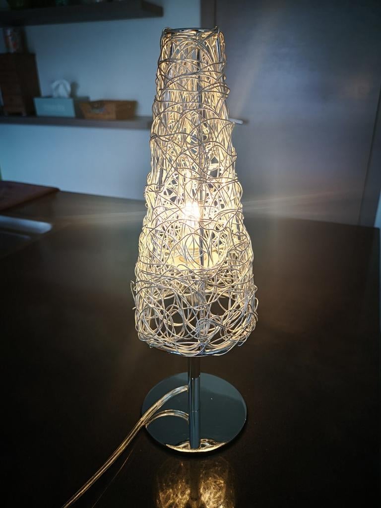 Design tafel lampje in chrome metaaldraad, Enlèvement, Comme neuf, Métal