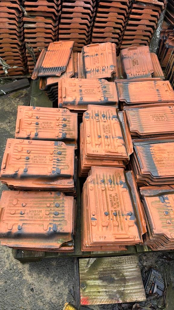 Tuiles 44 potelberg émaillé noir occasion, Bricolage & Construction, Pierre ou Argile, Enlèvement, Utilisé, Noir