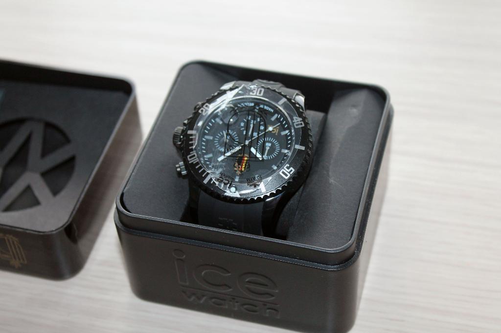 Montre Ice-Watch Red Devils Chrono (édition limitée), Enlèvement, Neuf, Montre-bracelet, Autres marques