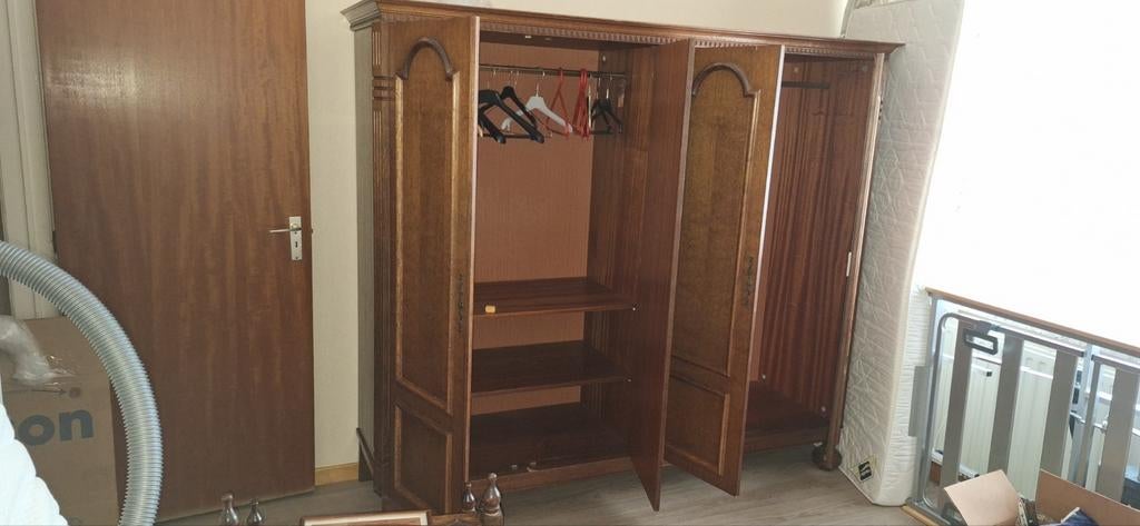 Kleerkast, Enlèvement