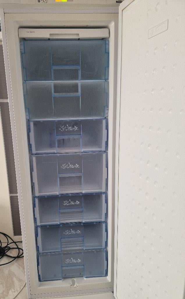 Ruime Beko diepvries – werkt uitstekend, Elektronische apparatuur, Vriezers en Diepvrieskisten, 160 cm of meer, Zo goed als nieuw