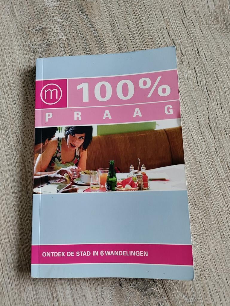 100% Praag reisgids met wandelkaarten, Boeken, Ophalen of Verzenden