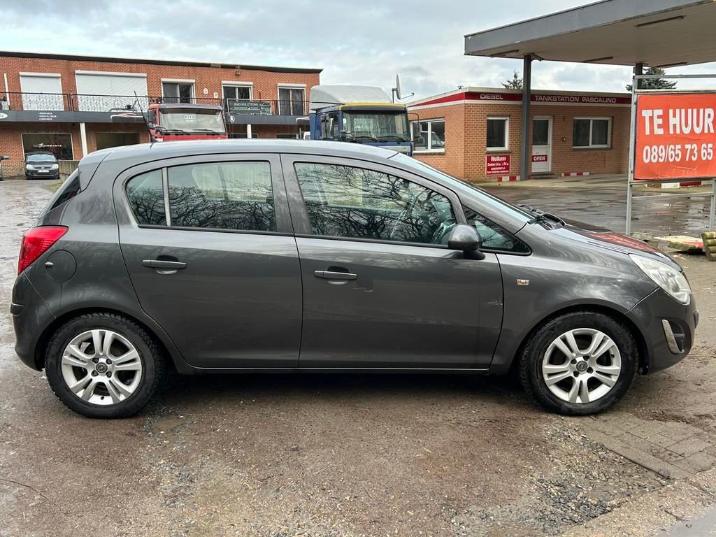 Opel corsa 1.3 diesel km 201.000 bj 2011, Auto's, Voorwielaandrijving, Stof, Zwart, 4 cilinders
