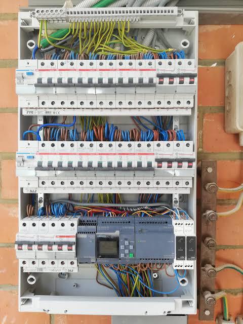 Elektricien voor al uw klusjes regio limburg/genk/hasselt…, Bricolage & Construction, Enlèvement, Comme neuf