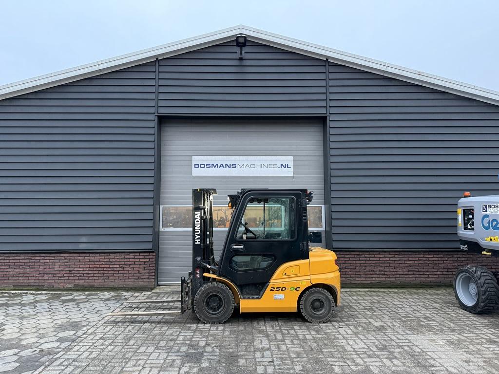 Hyundai 25D-9E 2.5 T diesel heftruck met cabine / vorkenvers, Diesel, Heftruck, Hyundai