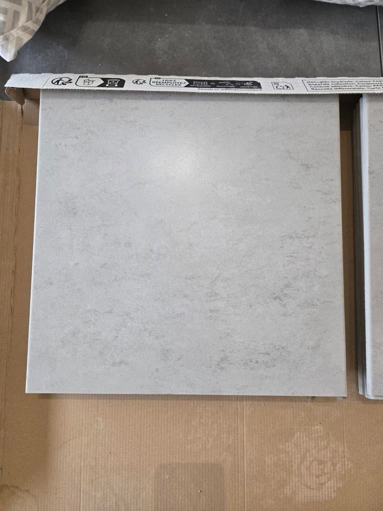 40 mètre carré de carrelage 40cmx40cm état neuf sans emballa, Bricolage & Construction, Enlèvement