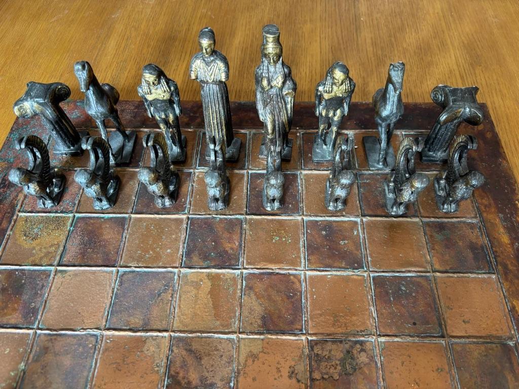 Schaakbord met massieve koperen/bronzen stukken, Een of twee spelers, Ophalen of Verzenden, Gebruikt