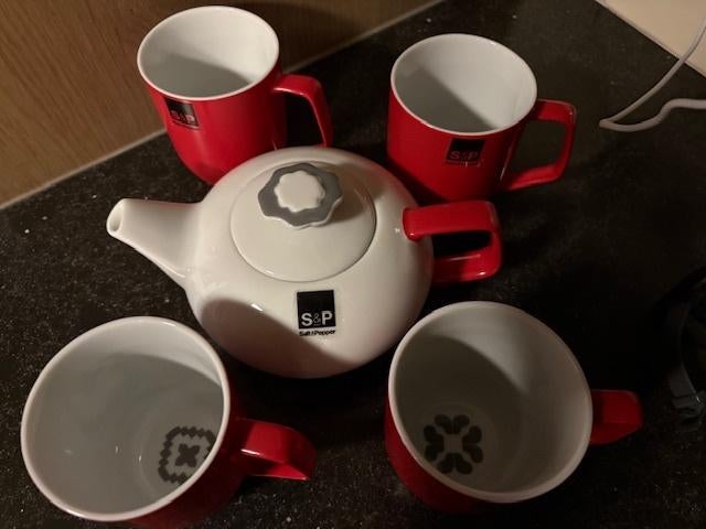 theepot met 4 tassen - Salt & Pepper, Huis en Inrichting, Ophalen, Nieuw, Porselein, Kop(pen) en/of Schotel(s)