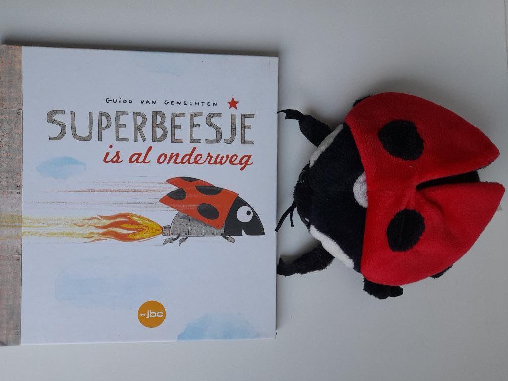 Superbeesje is al onderweg.  boek met knuffel, Boeken, Ophalen of Verzenden, Zo goed als nieuw