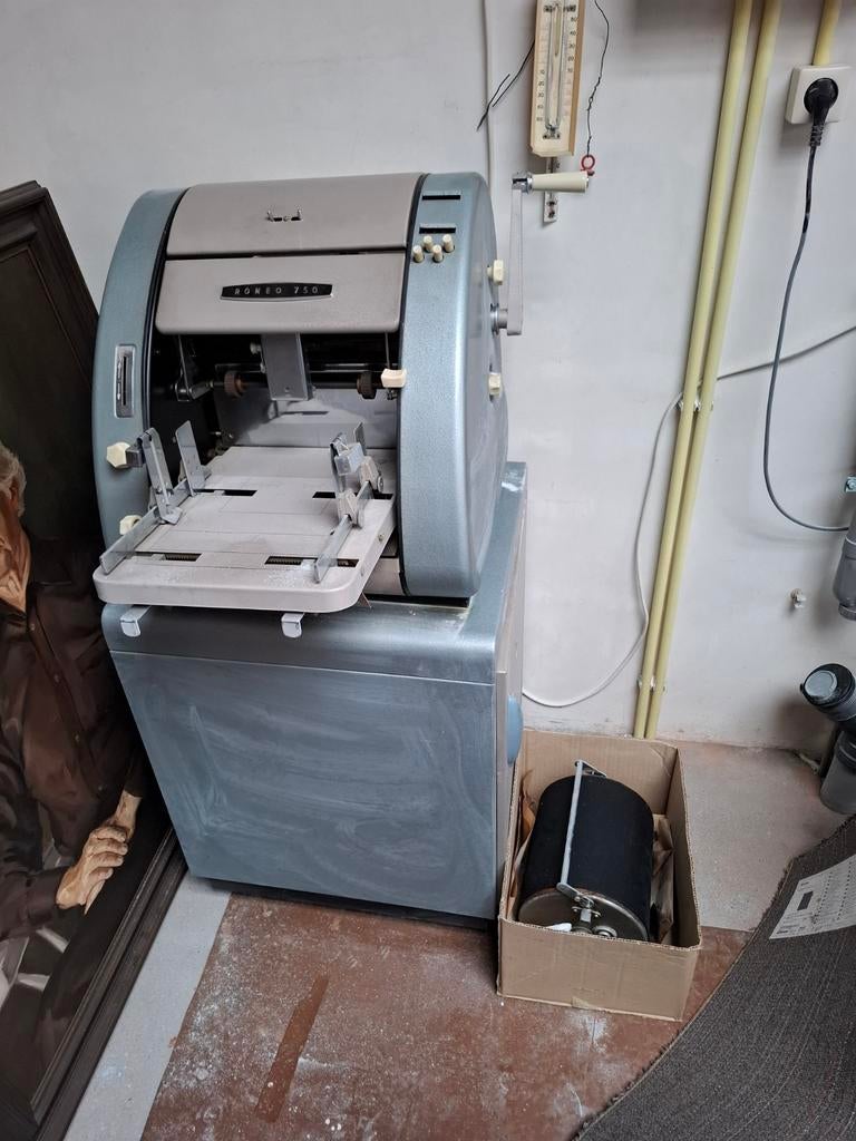 Stencilmachine, Ophalen