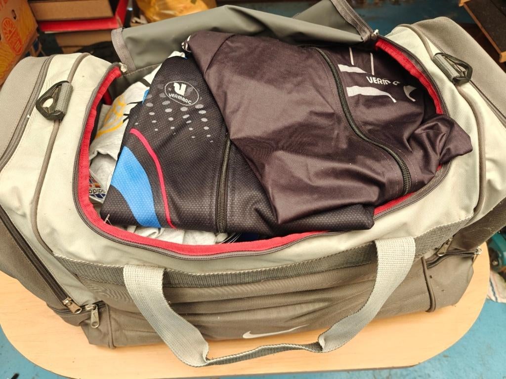 sporkledij,cassettes(opera),enz,, Diversen, Overige Diversen, Zo goed als nieuw, Ophalen