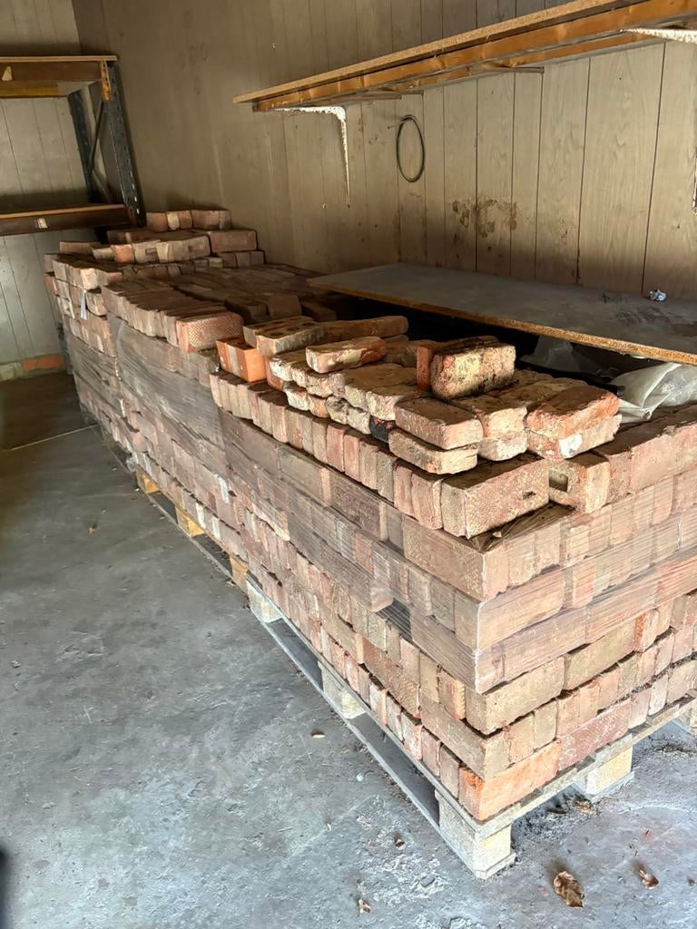 Metselsteen 210 mm l x 90 mm br x 65 mm hoog. 1800 stuks, Bricolage & Construction, Briques, Enlèvement, Comme neuf, Briques