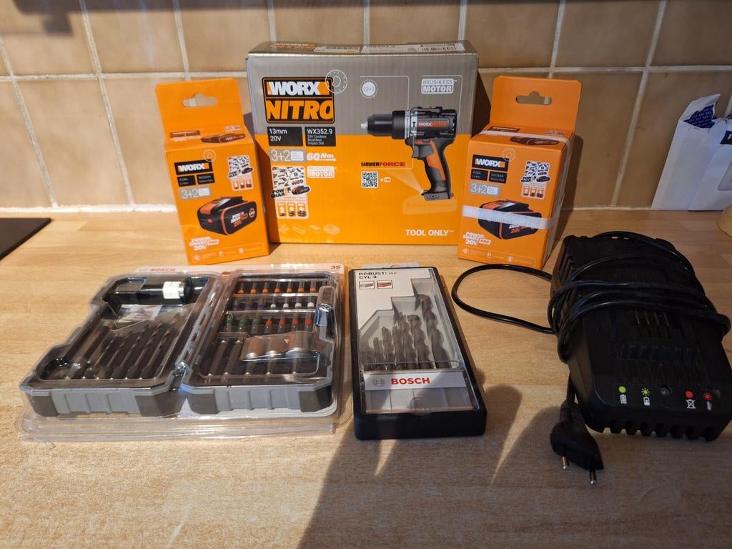 Visseuse batterie chargeur et accessoirs nouveau, Ophalen, Boormachine