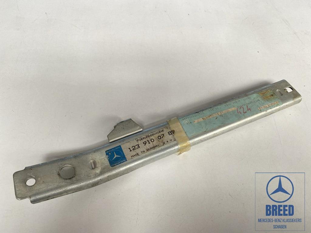 NOS stoelgeleider bestuurdersstoel rechts Mercedes-Benz W123, Auto-onderdelen, Interieur en Bekleding, -, Nieuw, Ophalen of Verzenden