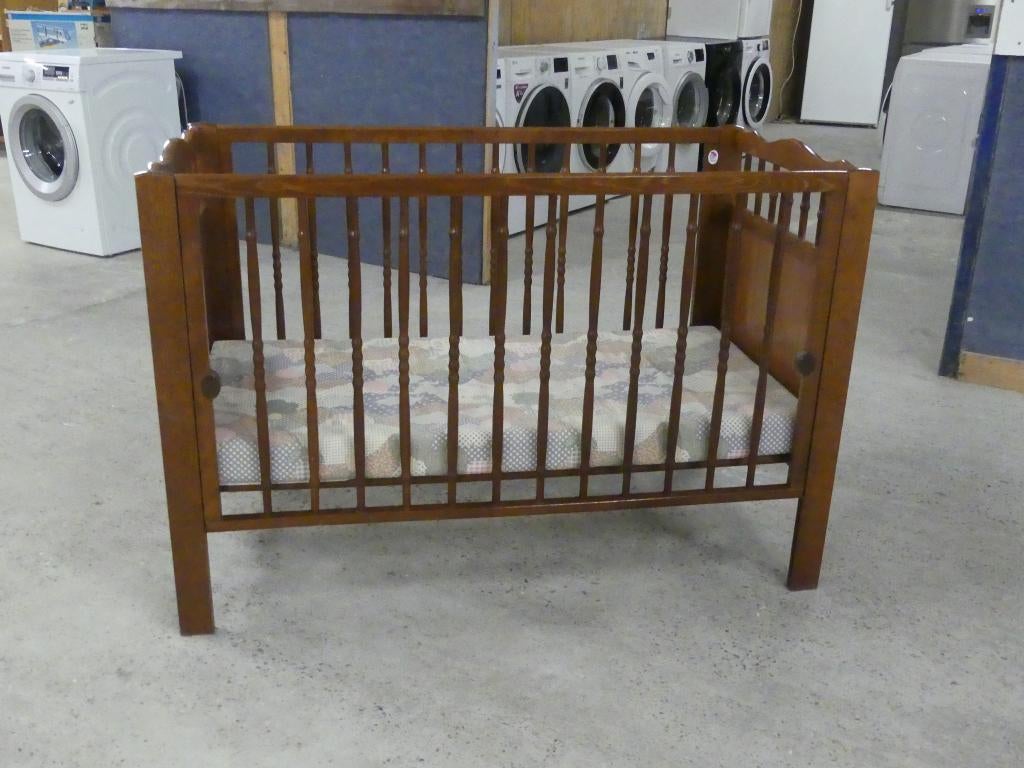 Lit bébé + matelas en parfait état, Moins de 70 cm, Comme neuf, Moins de 140 cm, Enlèvement