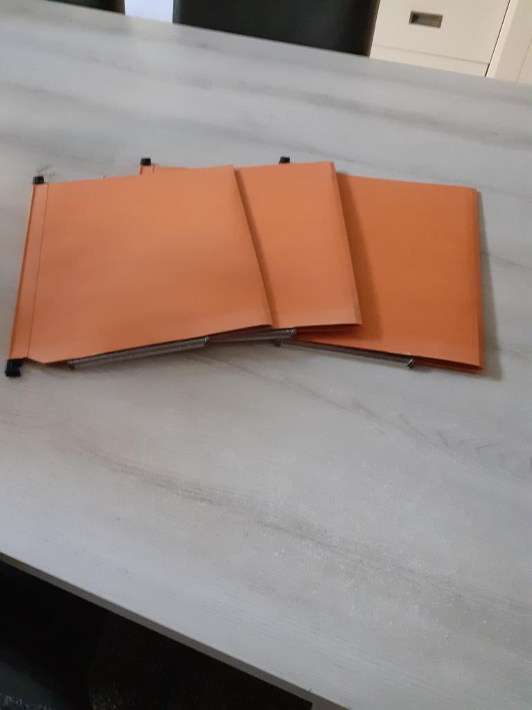 Fardes dossiers suspendus, Enlèvement