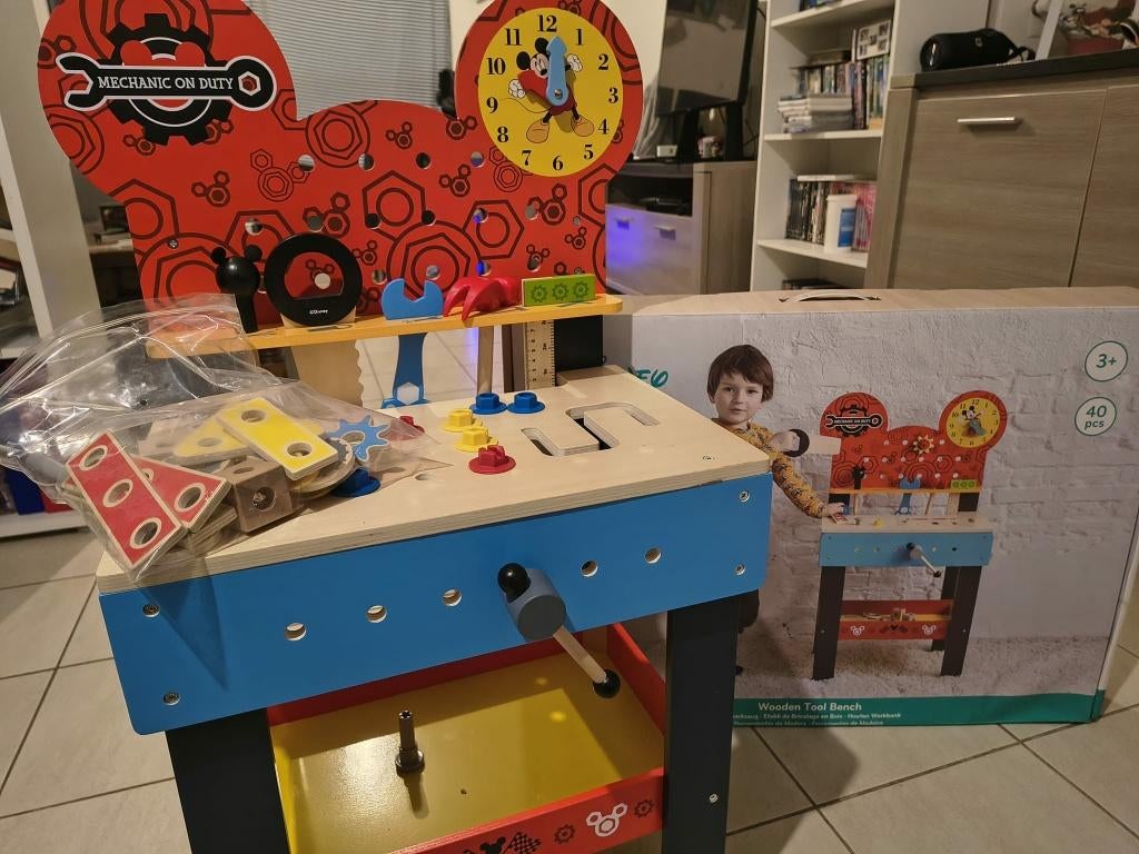 Nouveau dans la boîte : établi Disney pour enfants de 3 ans, Enfants & Bébés, Jouets | Tables de jeux, Enlèvement ou Envoi, Neuf