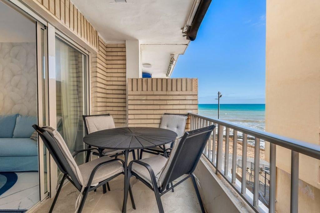 Appartement rénové/place de parking à Torrevieja, Immo, Étranger, Torrevieja, 75 m², Appartement, 3 pièces