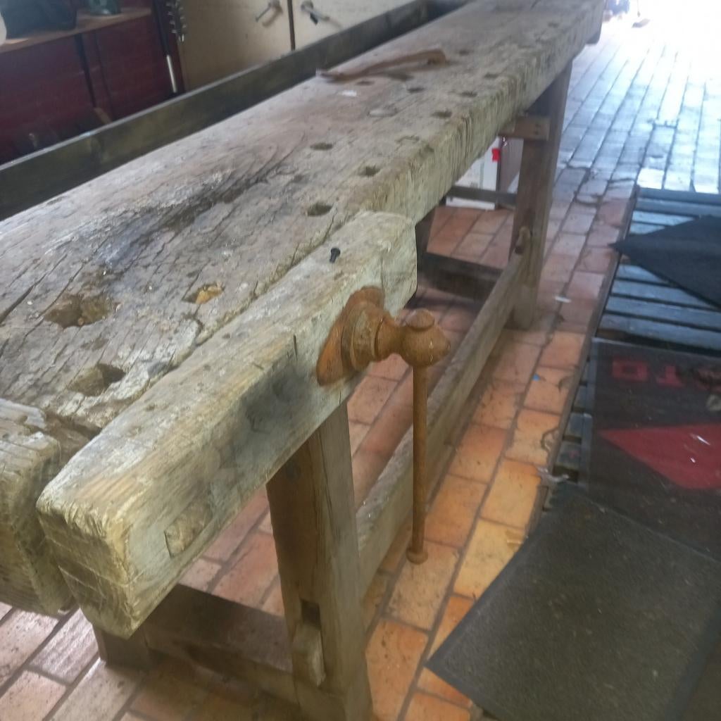 Oude werkbank, Enlèvement