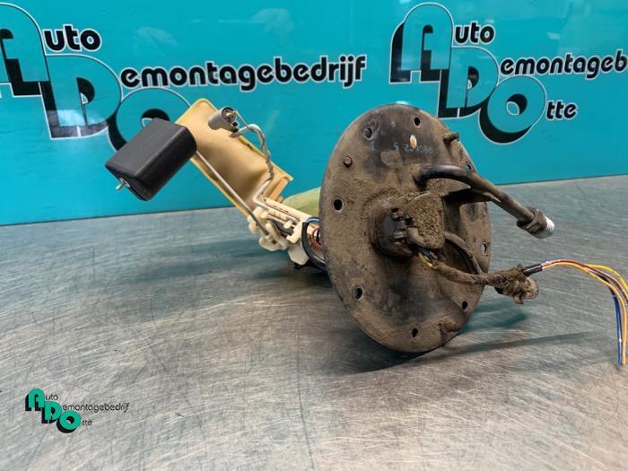 Pompe carburant électrique d'un Toyota Corolla (Corolla 96-, Autos : Pièces & Accessoires, Systèmes à carburant, Toyota, Utilisé