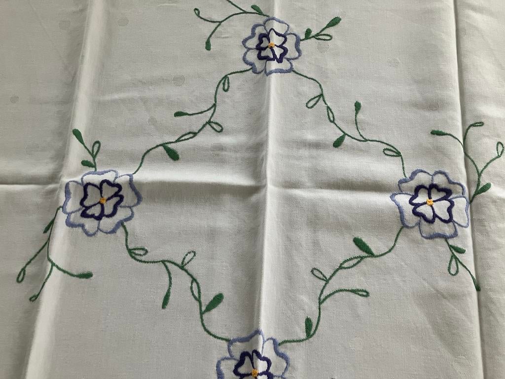 Vierkant tafellaken met geborduurde bloemen, Ophalen of Verzenden, Vierkant