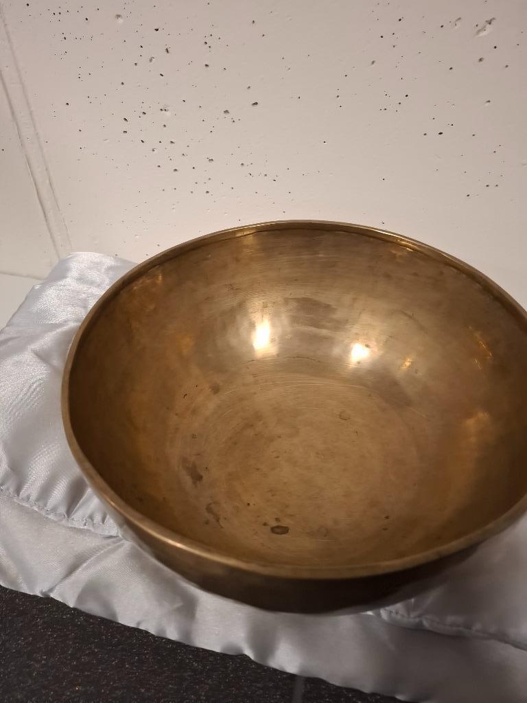 2x metalen Himalaya klankschaal, Muziek en Instrumenten, Ophalen of Verzenden, Zo goed als nieuw, Overige instrumenten