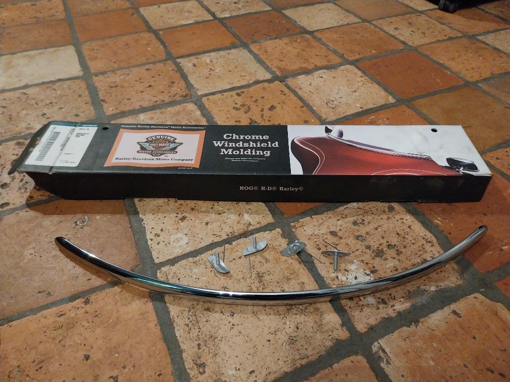 WINDSHIELD TRIM - CHROME - FITS 1986-95, Motos, Pièces | Harley-Davidson, Enlèvement, Neuf