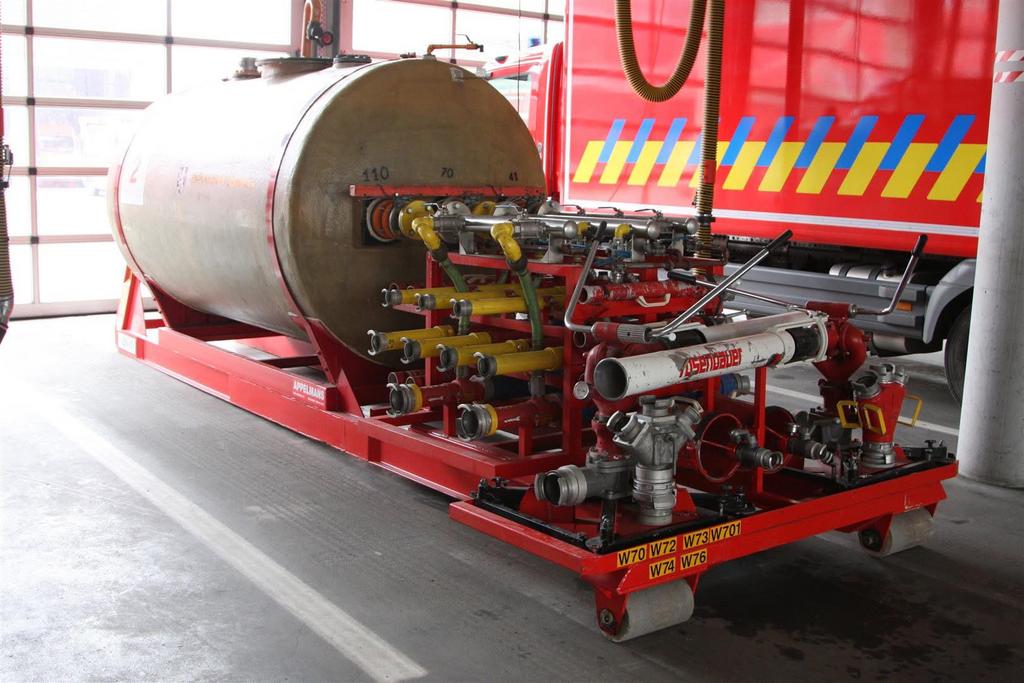tankcontainer 6.000 liter met toebehoren op slede met wielen, Enlèvement, Arrosage et Drainage