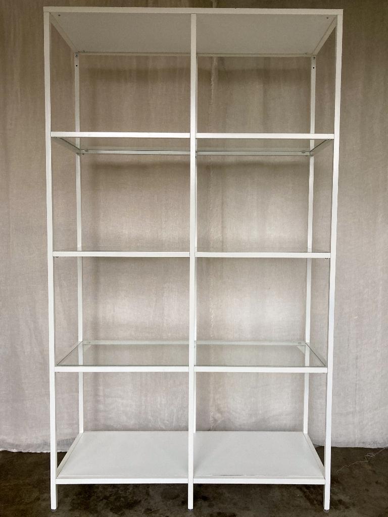 Ikea Vittsjö vitrinekast wit, Huis en Inrichting, Kasten | Vitrinekasten, Ophalen, Met plank(en), Scandinavisch, 50 tot 100 cm