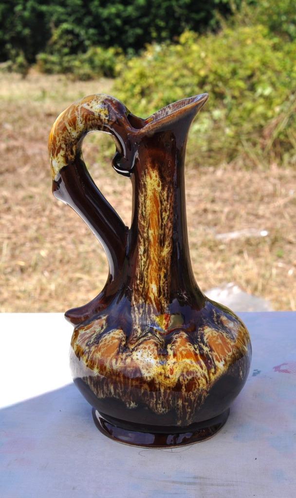 pichet vallauris brun et jaune, Antiquités & Art, Enlèvement ou Envoi